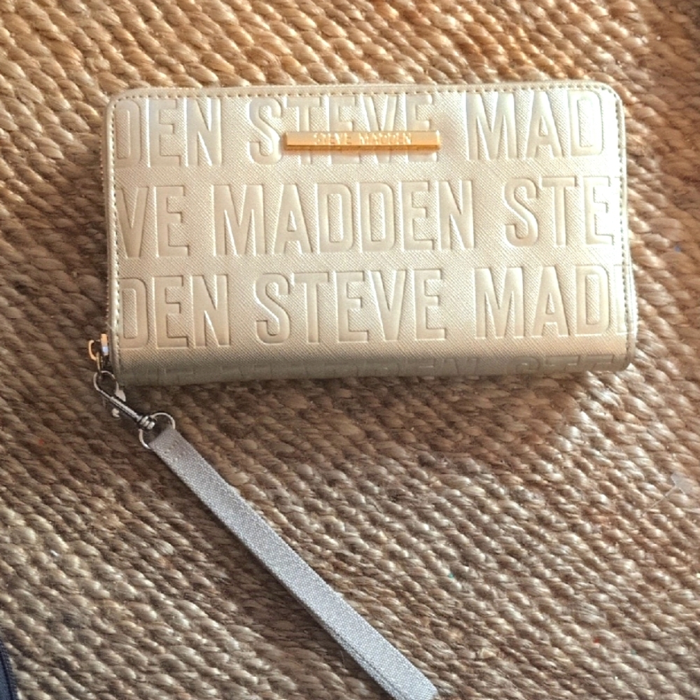Steve Madden Zippy Wristlet Wallet